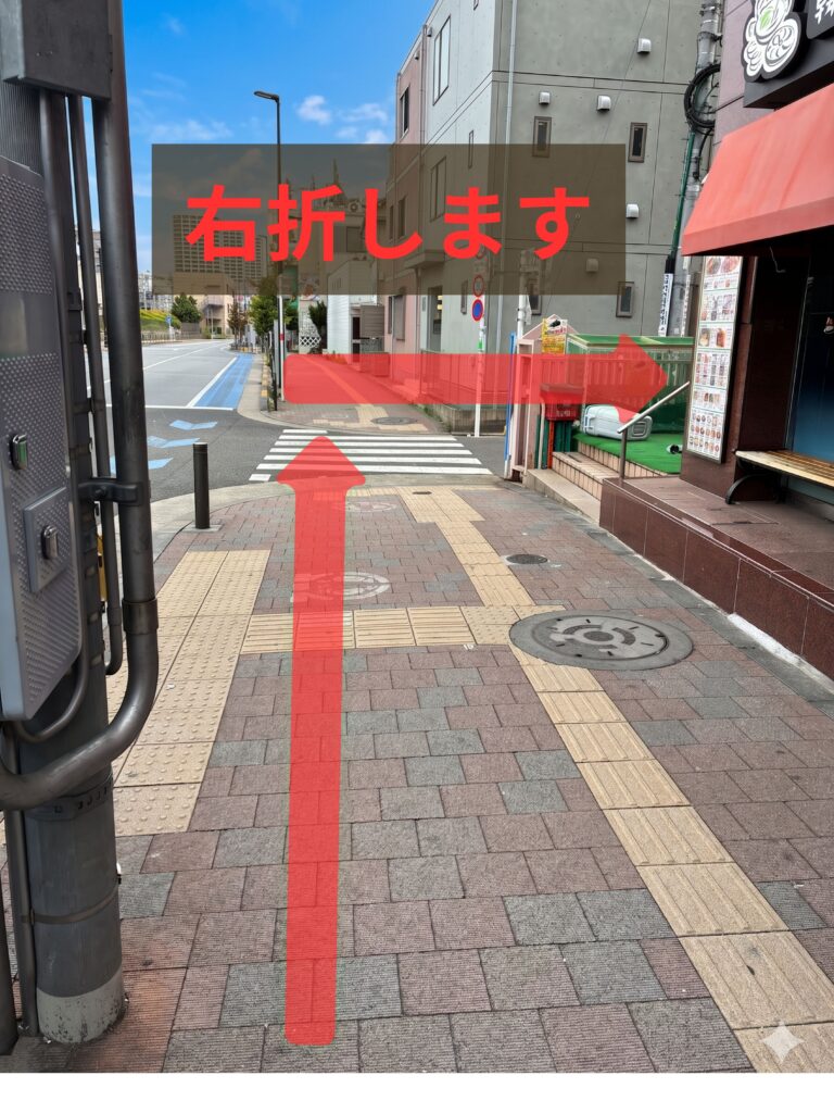 新大久保方面から事務所へ向かう途中の右折地点